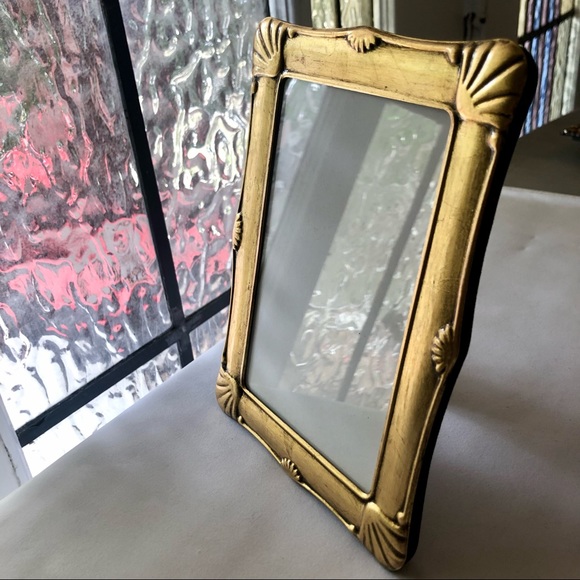 🔵 Antiqued Gilded 4x6” Tabletop Picture Frame - Picture 6 of 7
